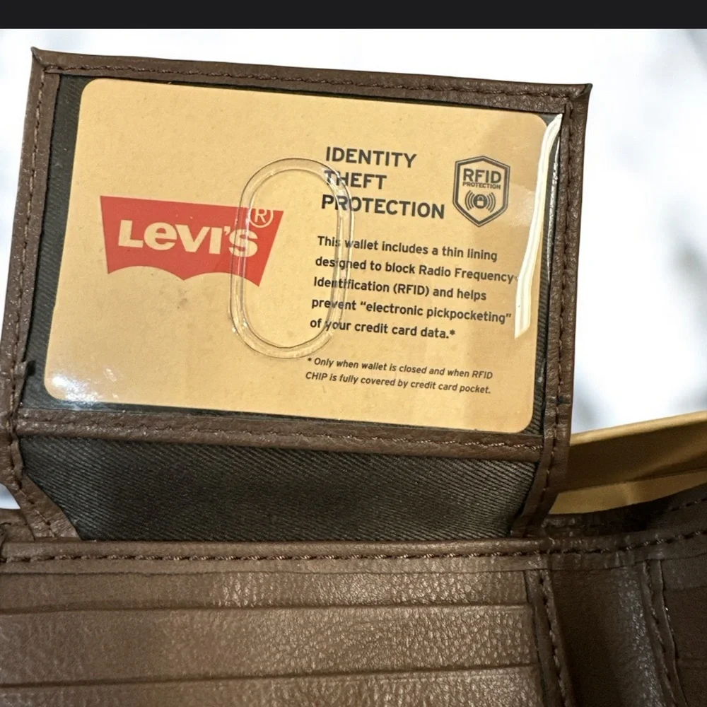 Levi's Tan Leather Wallet with Metallic Logo